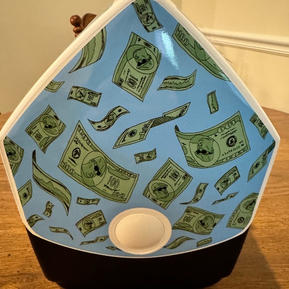 New collectors edition Notorious BIG/ IGLOO cooler - Picture 3 of 4